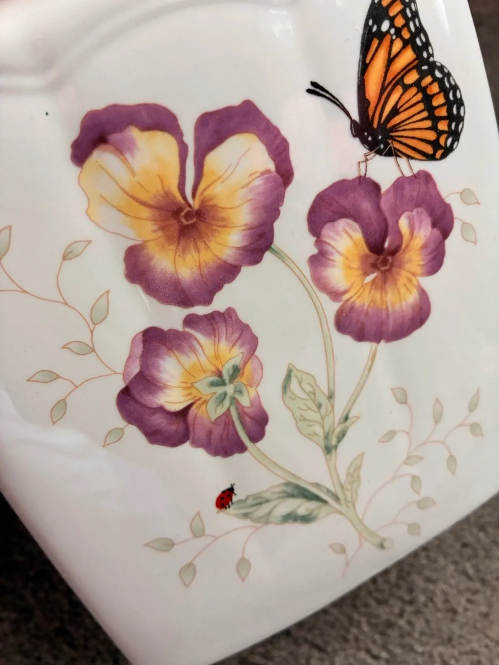 Lenox tissue box